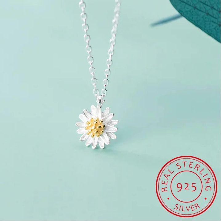 Daisy Pendant Necklace - Silver