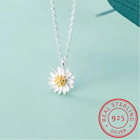 Daisy Pendant Necklace - Silver