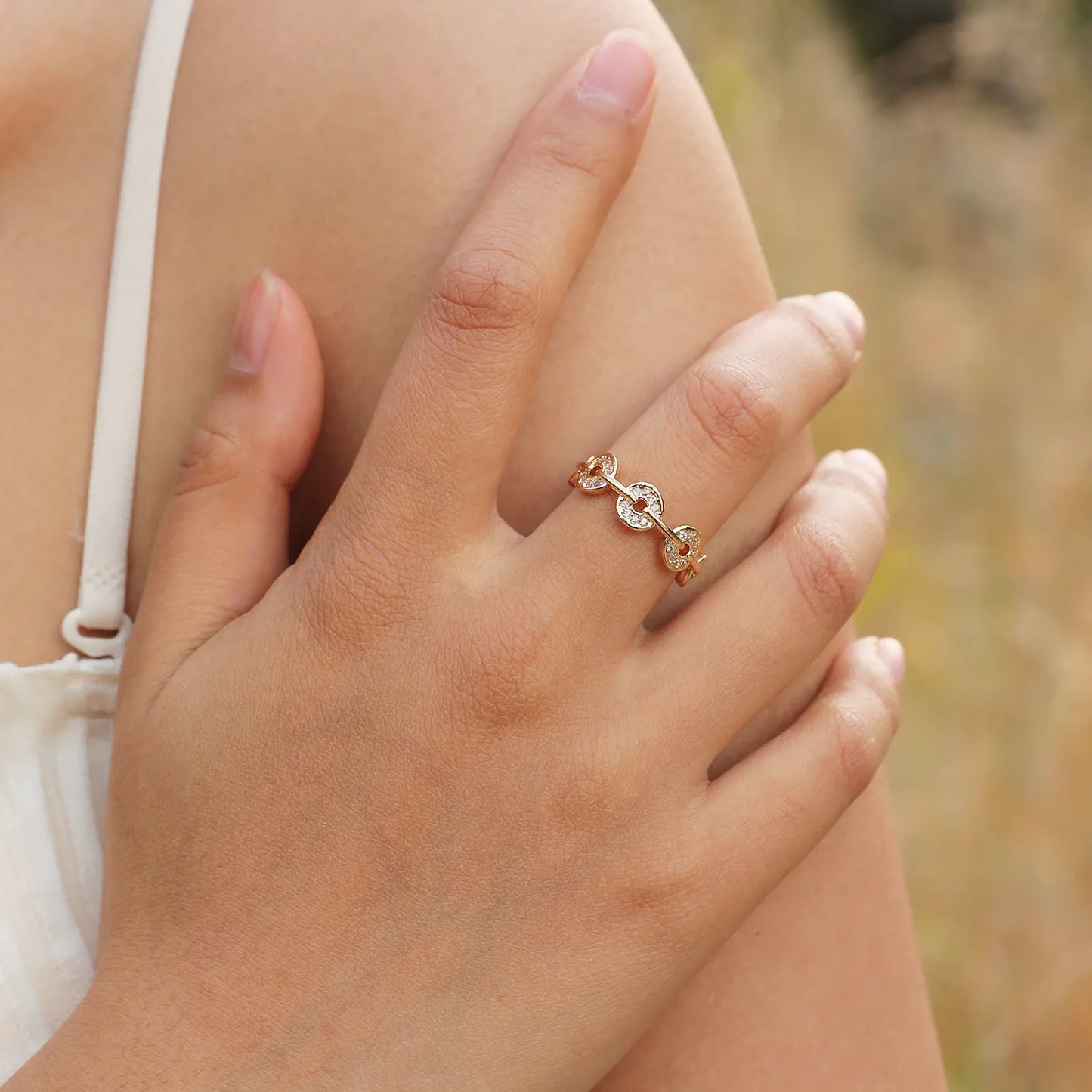 Round Connected Coins Ring