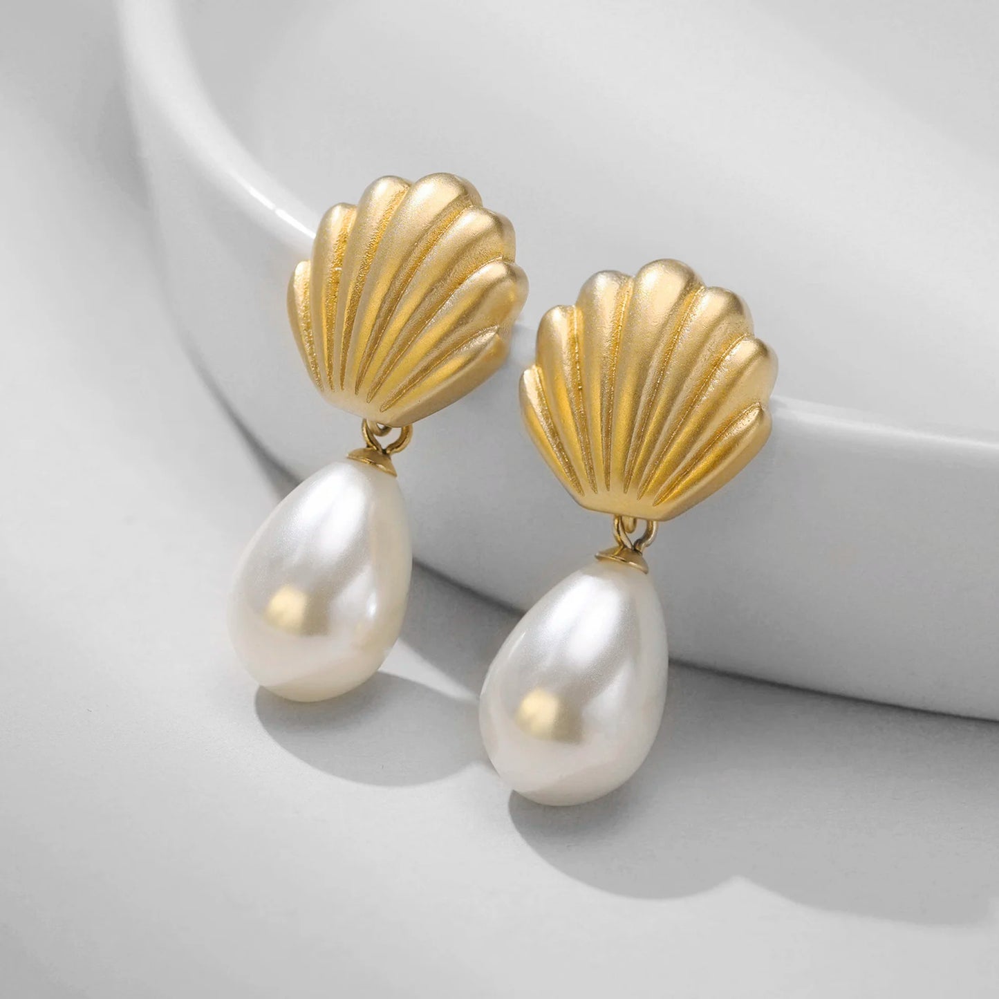 Shell Earrings with Waterdrop Pearl