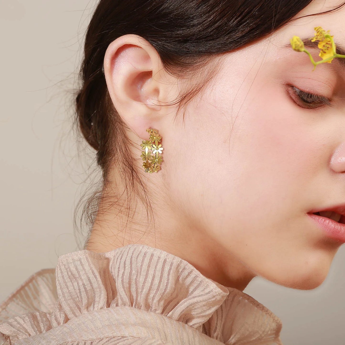 Daisy Flower Hoop Earrings