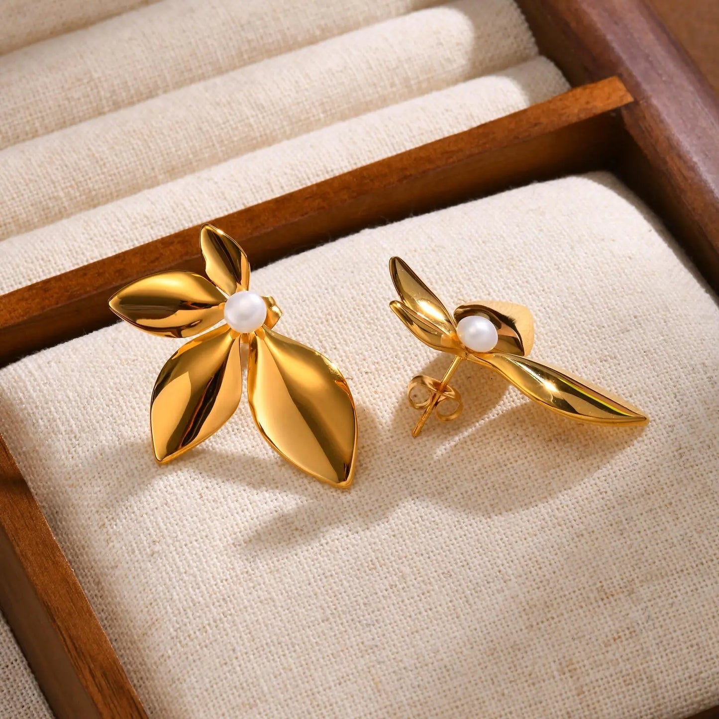 Leaf Earrings with Pearl